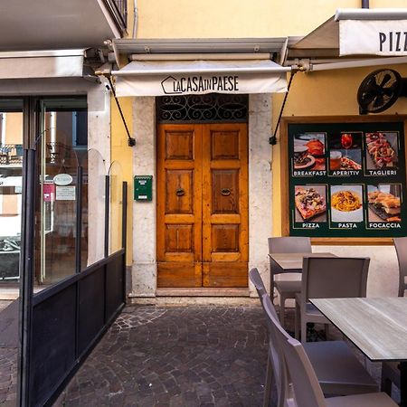 Отель La Casa In Paese Пескьера-дель-Гарда Экстерьер фото