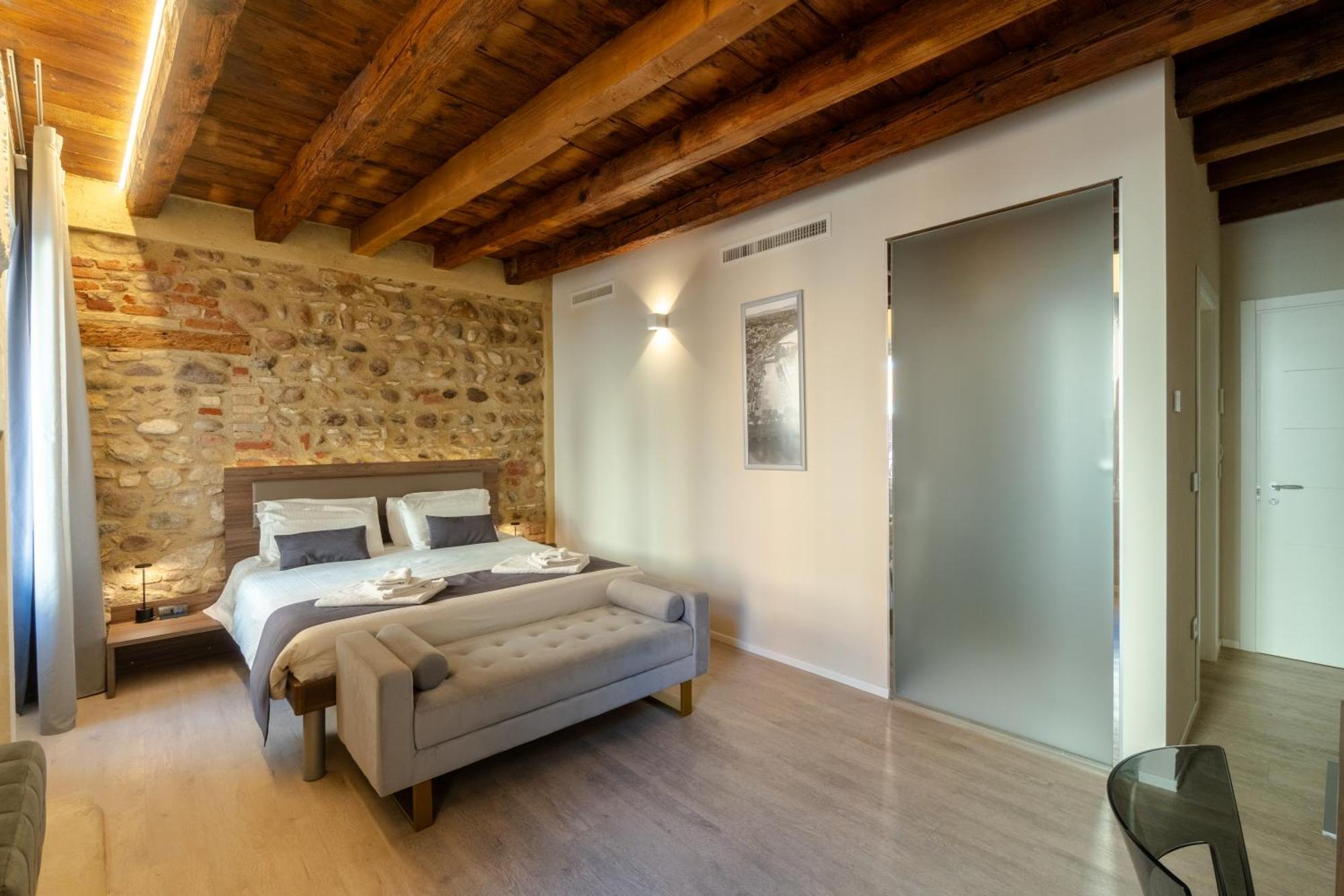 Отель La Casa In Paese Пескьера-дель-Гарда Экстерьер фото