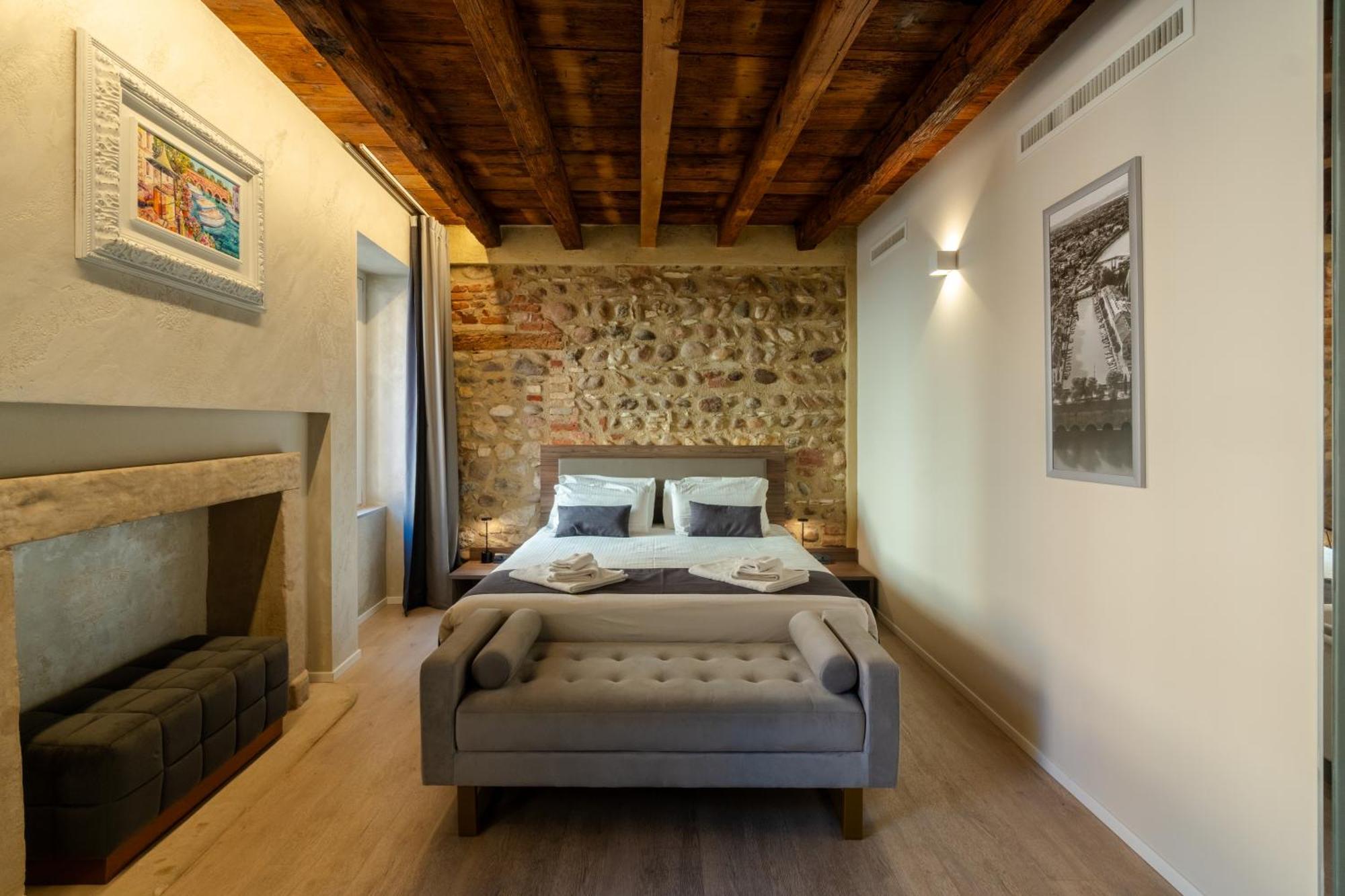 Отель La Casa In Paese Пескьера-дель-Гарда Экстерьер фото