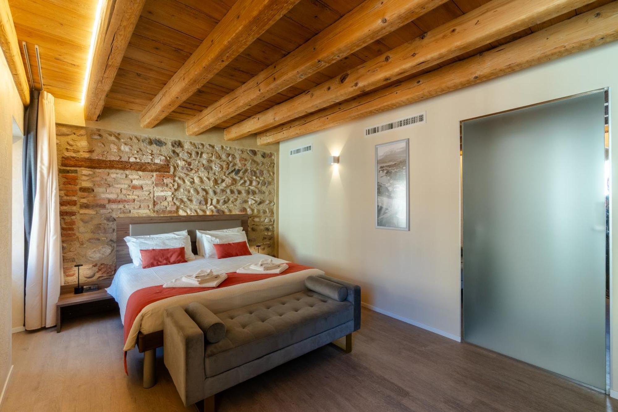 Отель La Casa In Paese Пескьера-дель-Гарда Экстерьер фото
