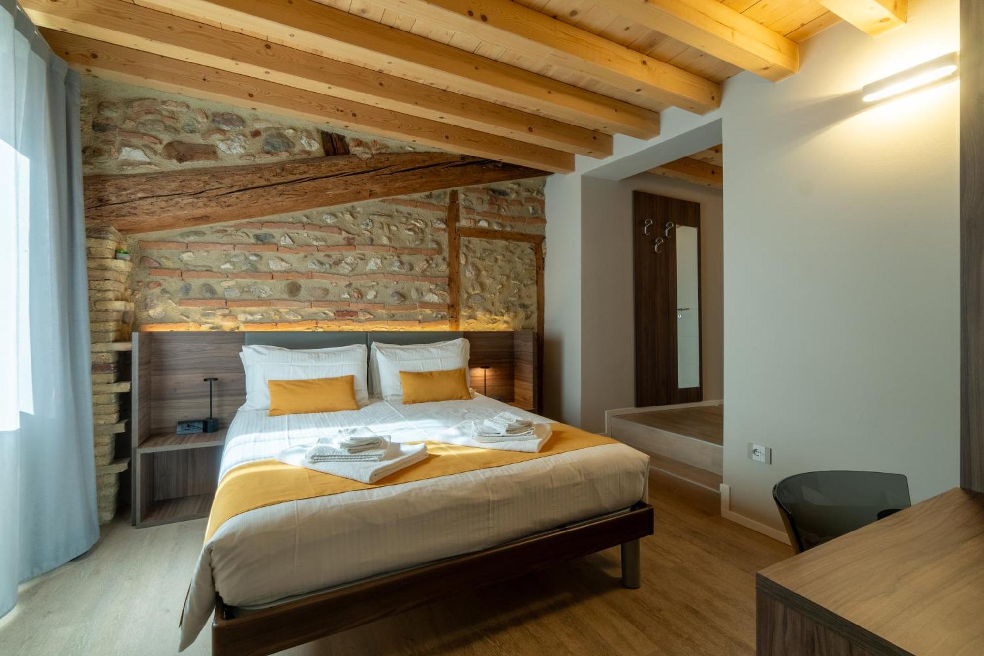 Отель La Casa In Paese Пескьера-дель-Гарда Экстерьер фото