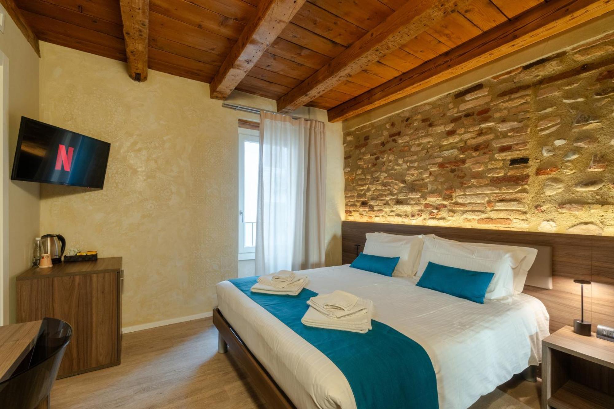 Отель La Casa In Paese Пескьера-дель-Гарда Экстерьер фото